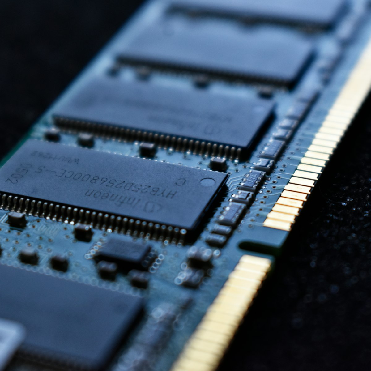 (繁體中文)VOLT DDR5-6000 RGB 32GB 套裝